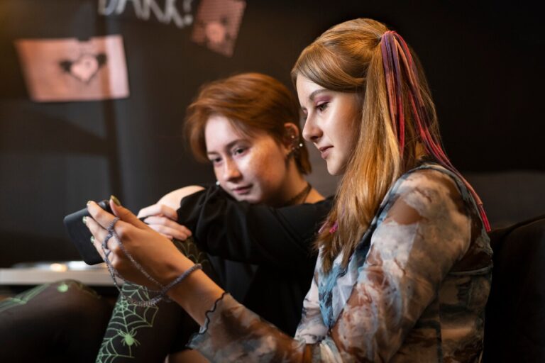 Fictionmania: A Digital Oasis for Gender-Inclusive Storytelling